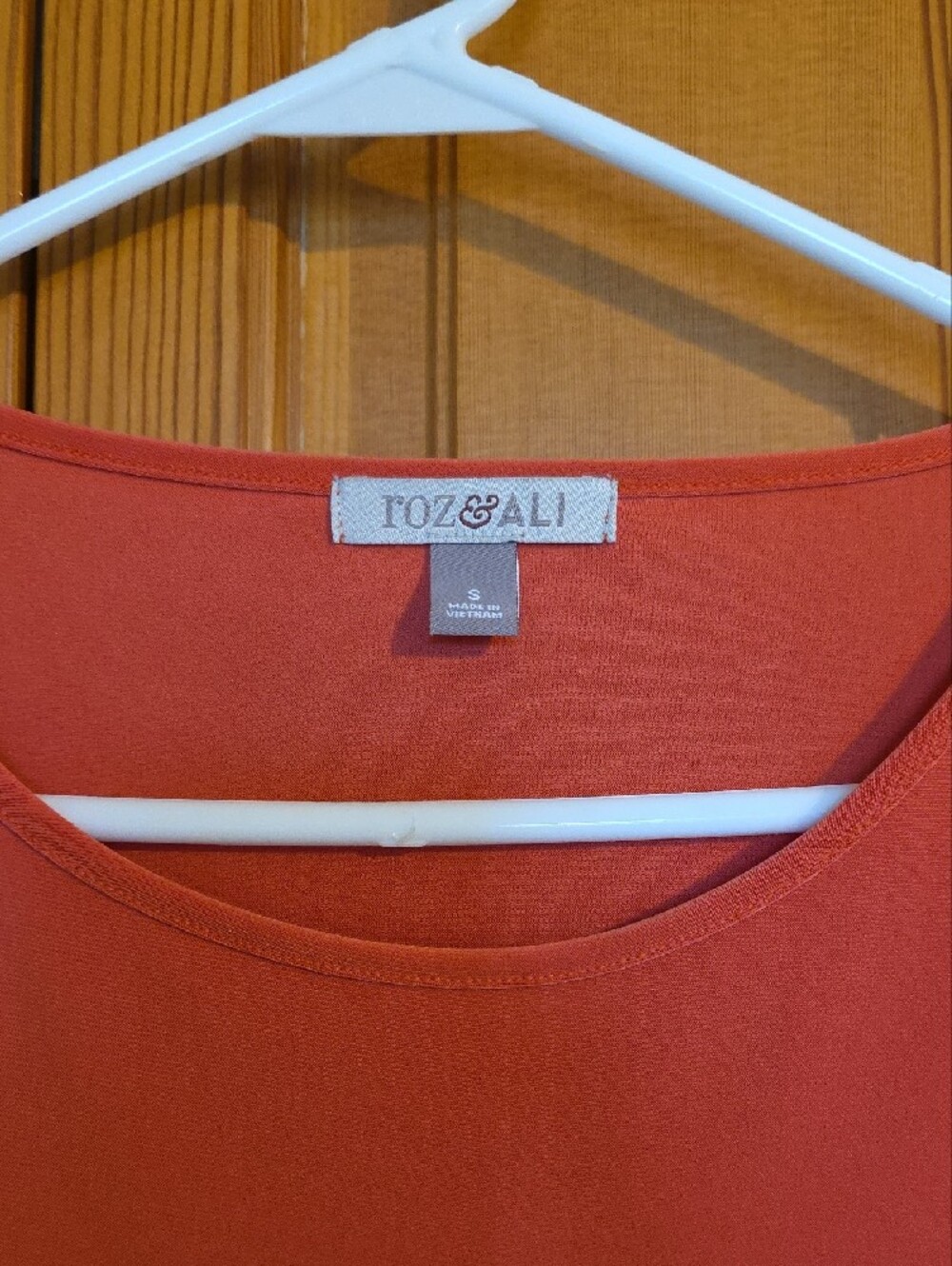 Roz & Ali Coral Scoop Neck Short Sleeve Top - Picture 2 of 4